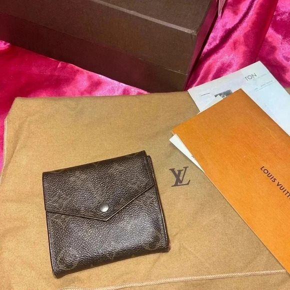 AUTHENTIC VINTAGE LOUIS VUITTON TRAVEL BUM BAG - Picture 2 of 13